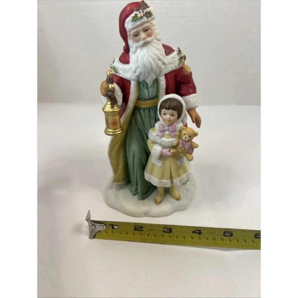 Avon Fine Collectibles 1995 Santa Porcelain‎ Figurine